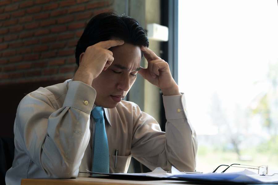 Employee struggling with anxiety When should employees seek counseling